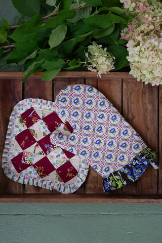 Let's Make an Oven Mitt with "My Mother's Daughter" fabrics